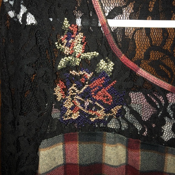 Lace, flannel top - Picture 2 of 2
